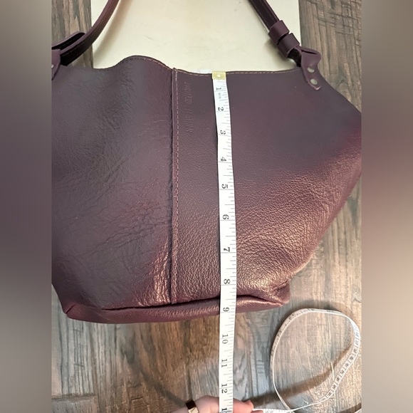 Portland Leather | Elegant Purple Leather Bucket Bag - Picture 8 of 10